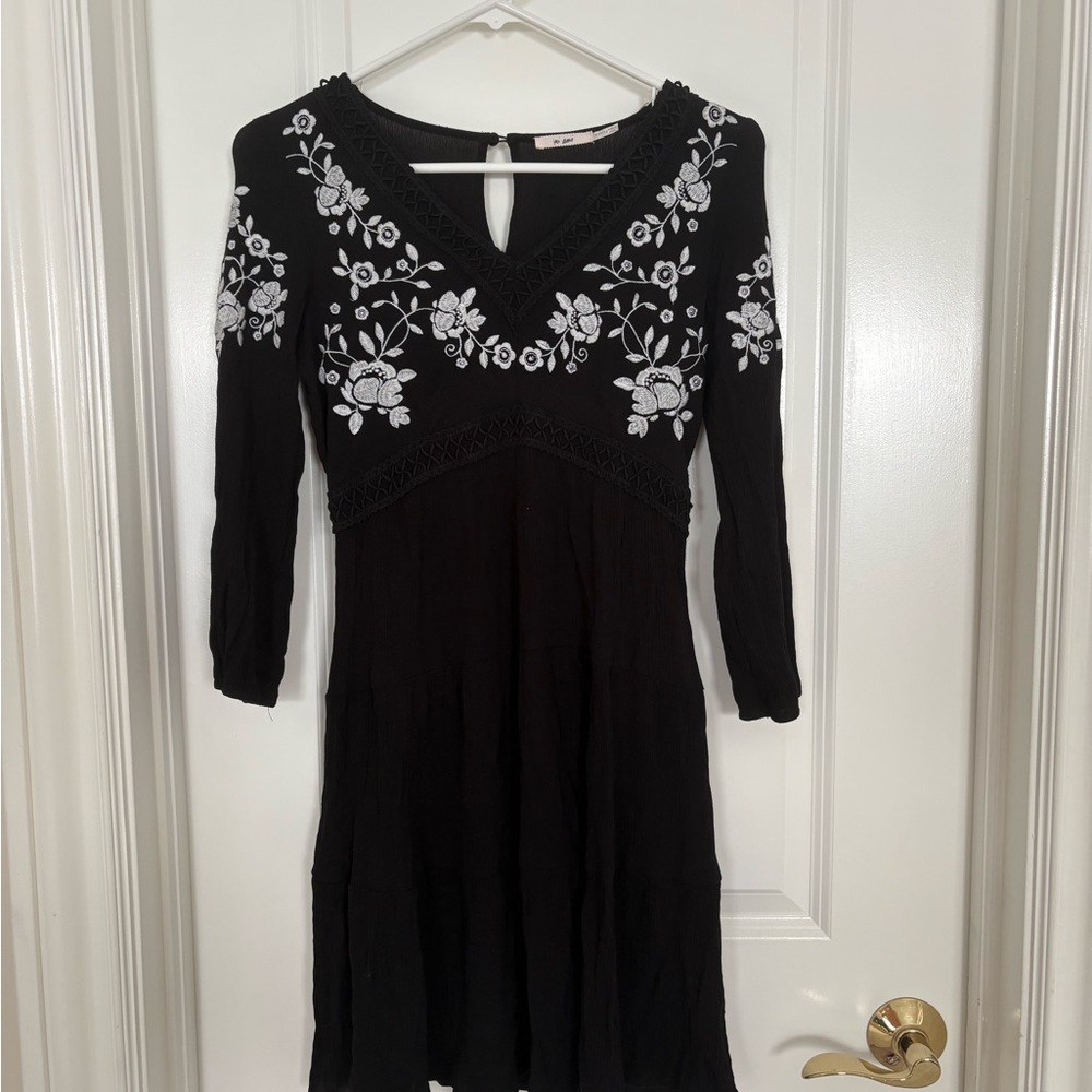 Francesca’s Girls Size 14 Black & White Floral Dress – Elegant & Stylish!